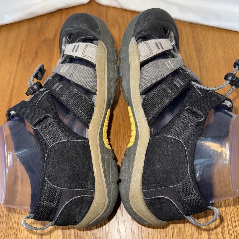 Keen‎ Mens Size 5 Black With gray Trim Waterproof Sandals Outdoor Hiking